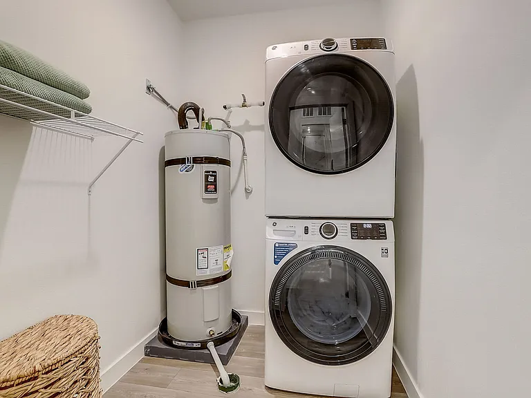 Unit 102 - In-Unit Washer/Dryer