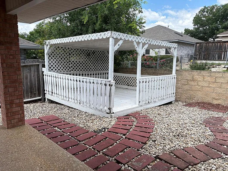224 Coronado Cir — Photo 17