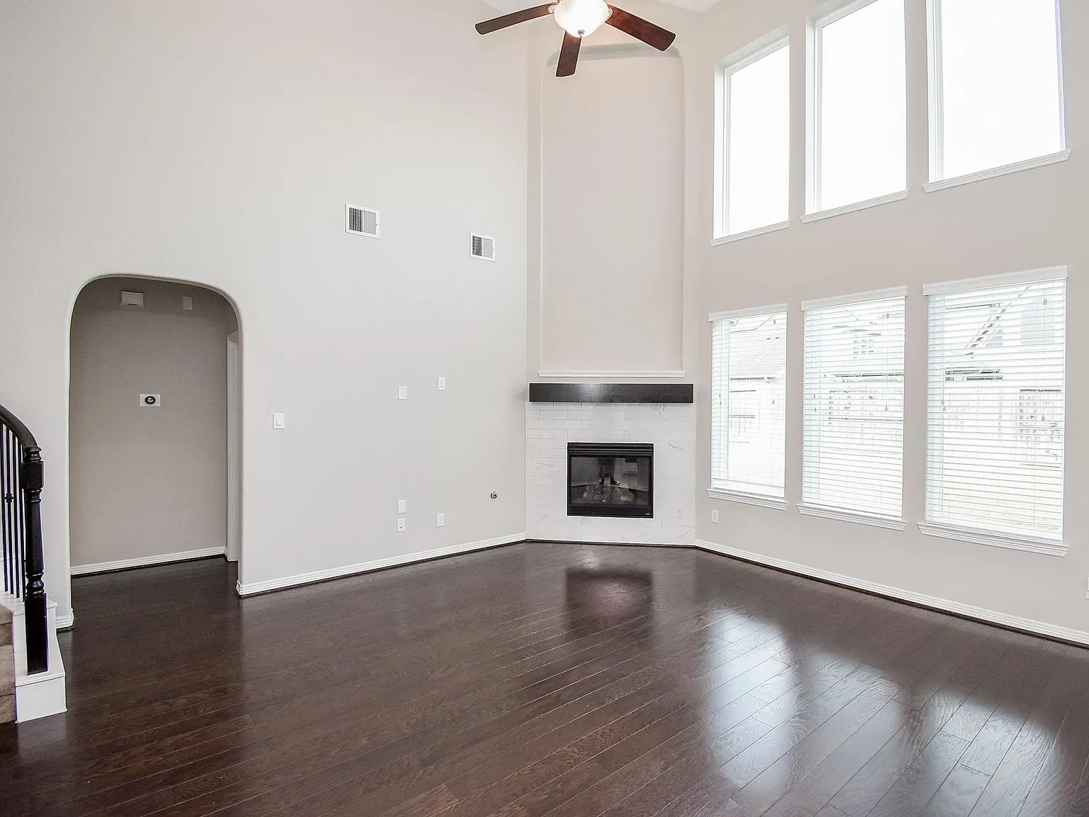 4 bed, 3.5 bath, 3115 sqft, $3,400 — Photo 2
