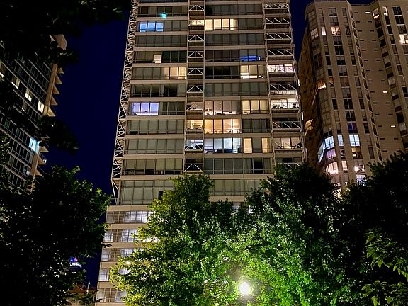 3rd image of 653 N Kingsbury St APT 1103