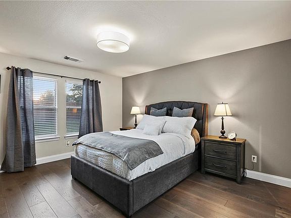 5th image of 2229 Kingsdale Ct