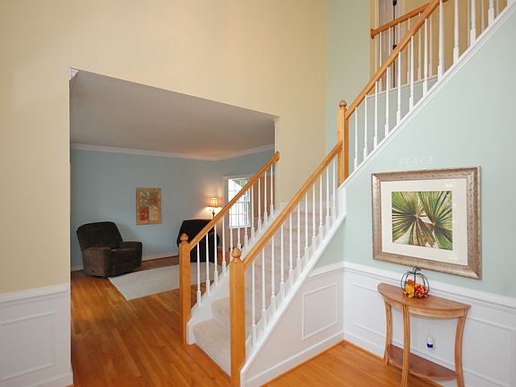 3rd image of 8308 Houghton Pl