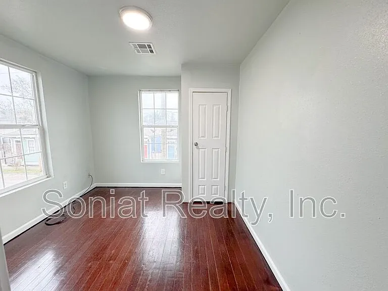 3433 Lasalle St — Photo 5