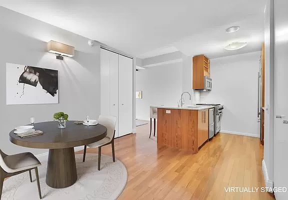 3rd image of 88 Greenwich St APT 901