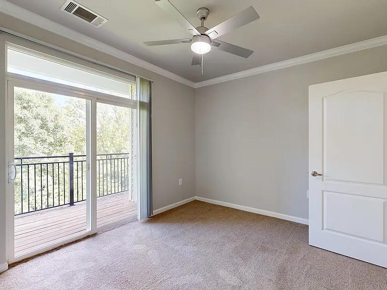Signal Hill Apartment Homes — Photo 42