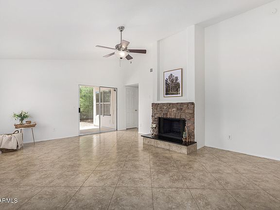 4th image of 1503 W REMINGTON Court