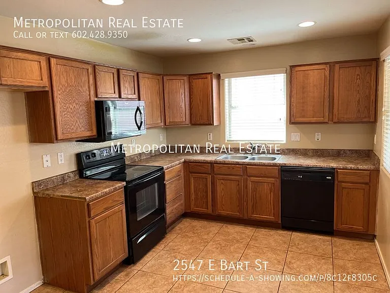 2547 E Bart St — Photo 5