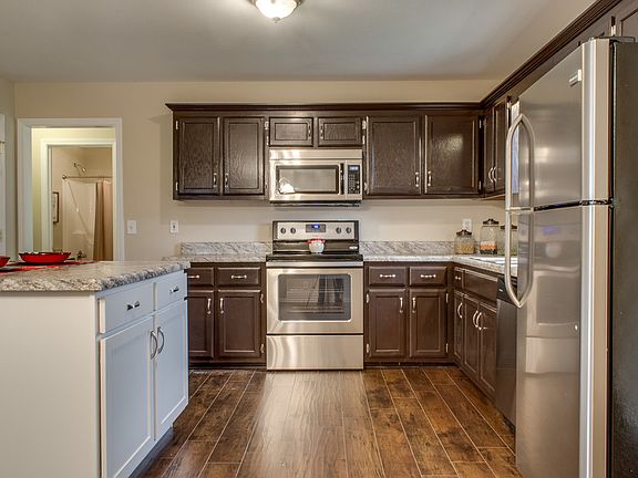 5th image of 247 Amber Ct