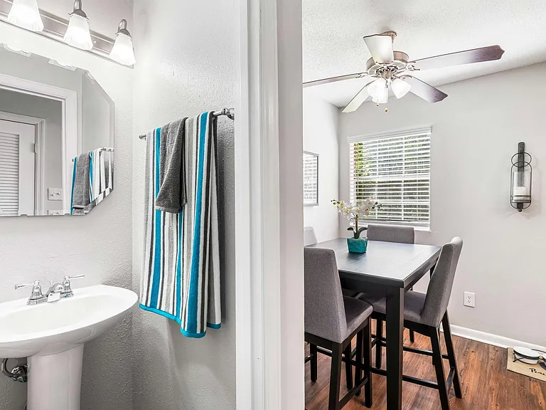 Knollwood Townhouse Apartments — Photo 12