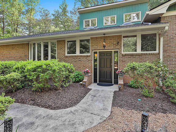 4th image of 121 Tall Pine Dr