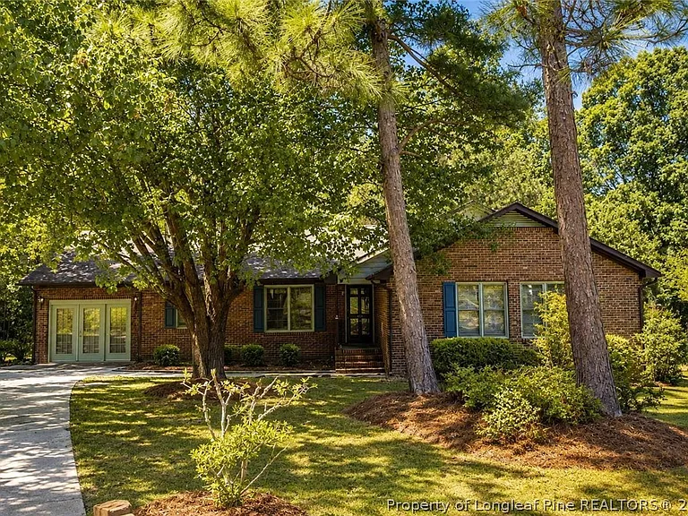 998 Pepperwood Dr — Photo 1