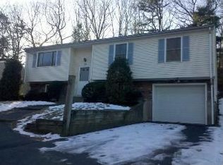 30 Westbank Ct, Springfield, MA 01118