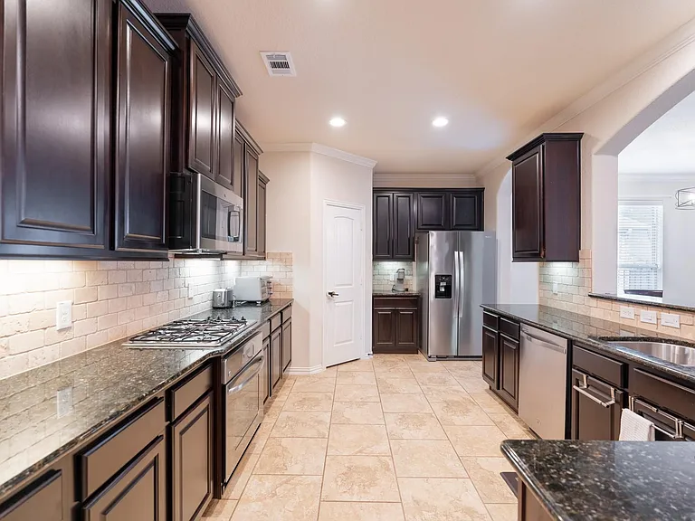 14 Arrowfeather Pl — Photo 9