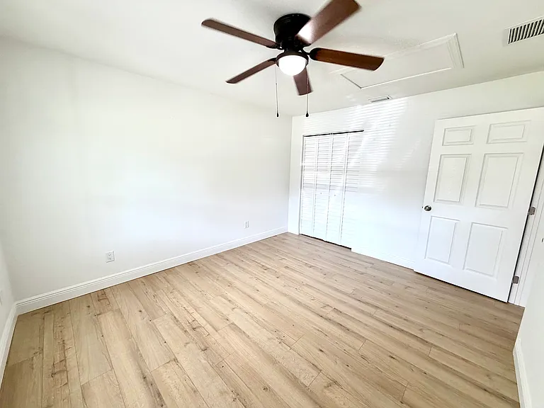 235 SE Madison Cir N — Photo 12