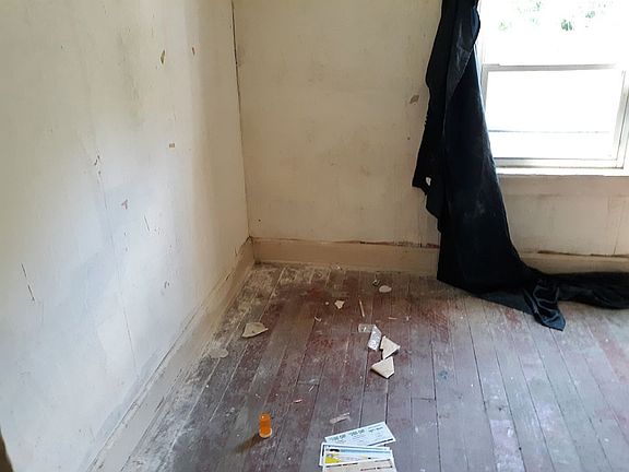 2nd image of 250 Emmit Ave
