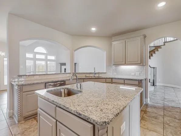 422 Crestview Dr, Midlothian, TX 76065