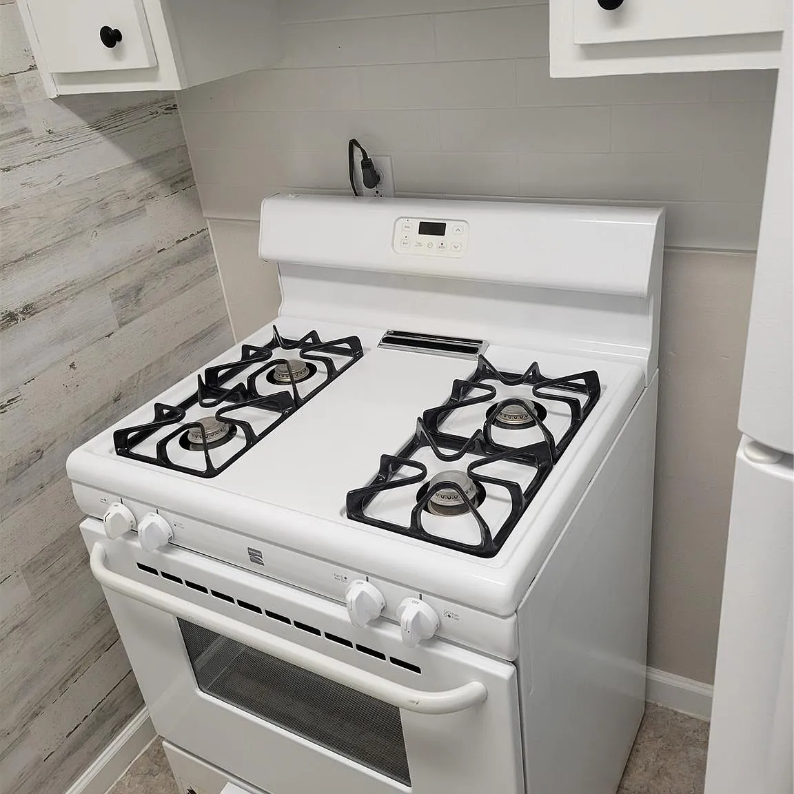 2 bed, 1.0 bath, 735 sqft, $1,000 — Photo 3