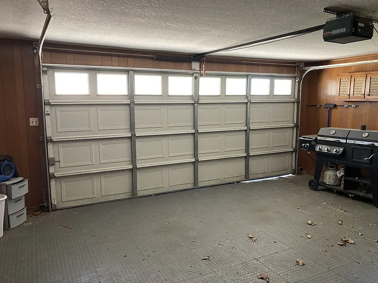 927 Skyline Dr — Photo 37