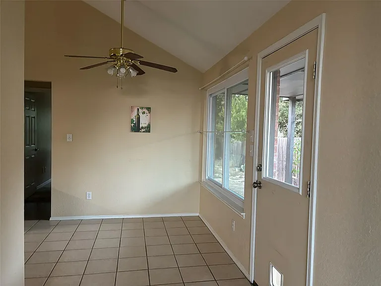 1210 Hidden Oaks Dr — Photo 7