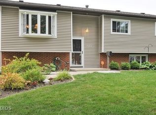 7302 Sprucewood Ave, Woodridge, IL