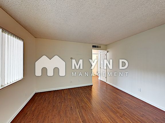 3rd image of 1328 D St APT 6