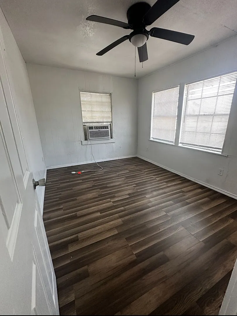 3 bedroom/1 bathroom House In Copperas Cove — Photo 1