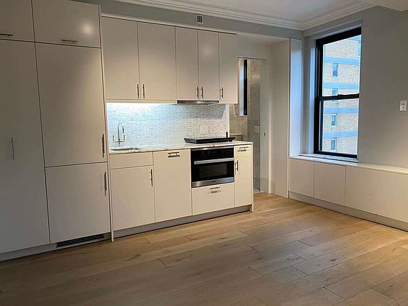 3rd image of 240 W 73rd St APT 1119
