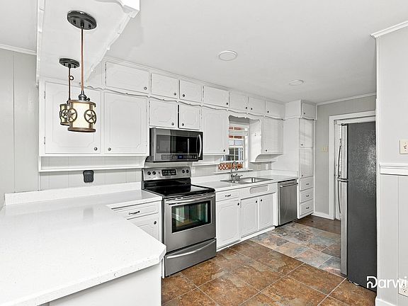 3rd image of 235 Allen St