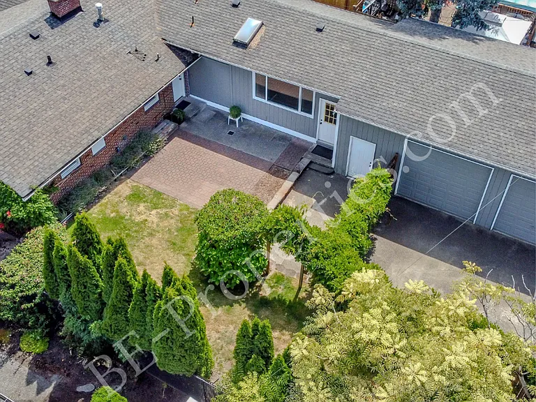 1840 N Shirley St — Photo 37
