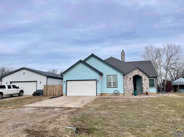 9557 E Lakeshore Dr, Ozawkie, KS 66070