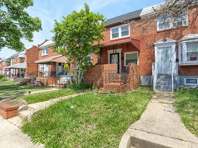 1207 Anglesea St — Photo 27