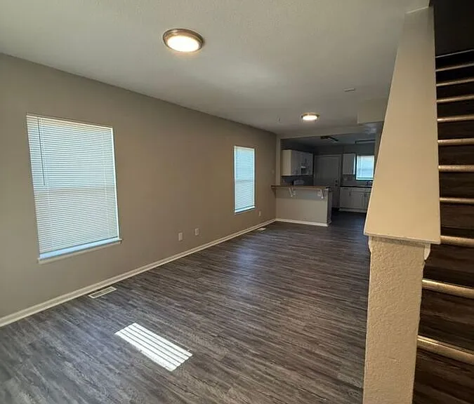 1119 S 14th Ave — Photo 9
