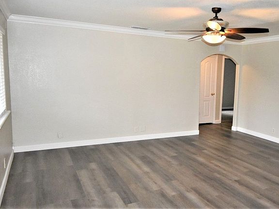 2nd image of 7642 Oak Grove Ave