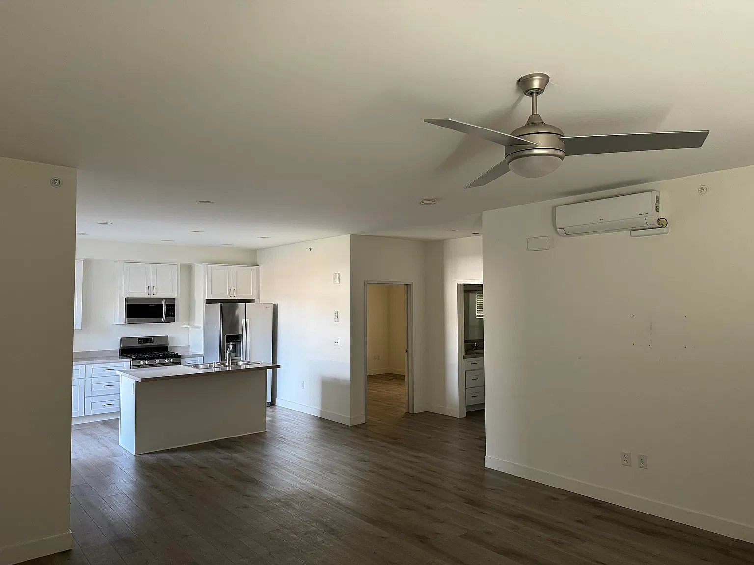 2 bed, 1035 sqft, $3,695 — Photo 3