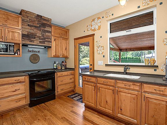 4th image of 3006 245th Ave SE