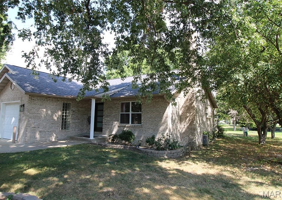 2nd image of 411 Easy St