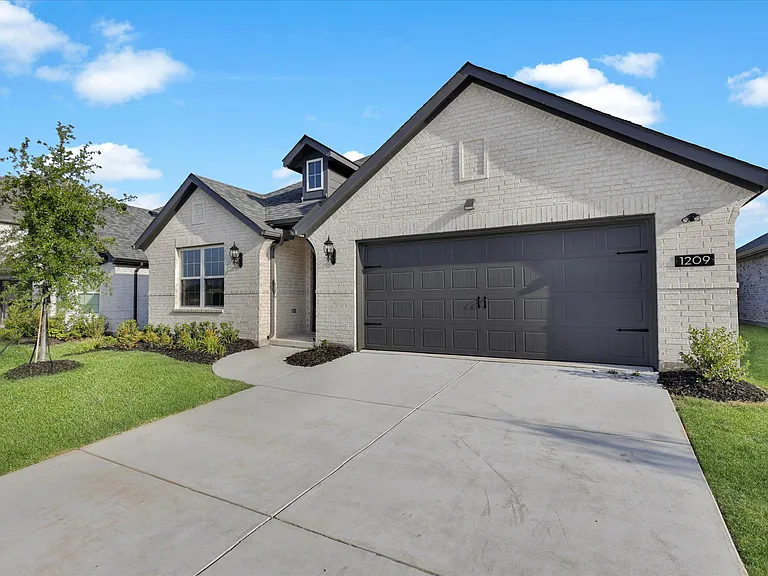 1209 Monestero Ln — Photo 4