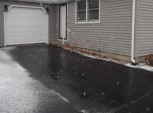 65 Dogwood Ln, Manorville, NY 11949