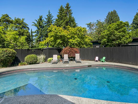 5th image of 4020 94th Ave NE