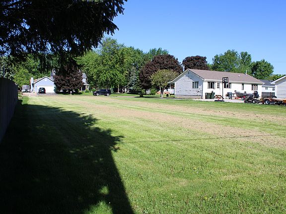 4th image of 1077 Linda Ln