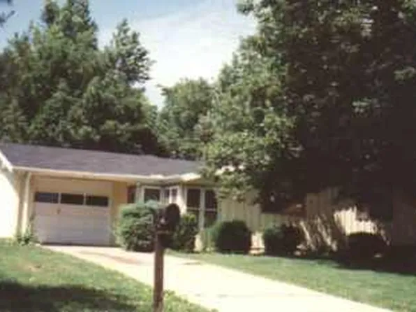 2504 Carrelton Dr, Champaign, IL 61821