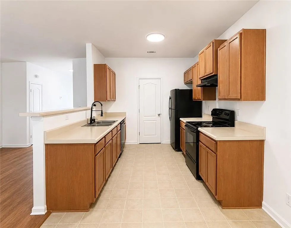 4 bed, 2.5 bath, 1722 sqft, $1,850 — Photo 3
