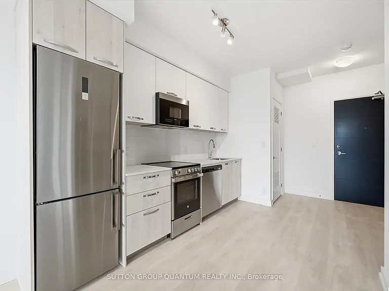 75 James St S #1221 — Photo 11