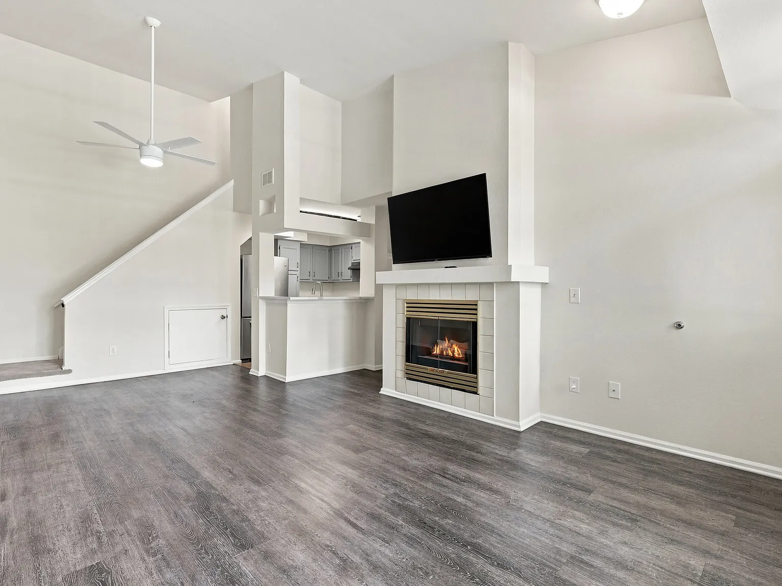 2 bed, 1063 sqft, $2,500 — Photo 1