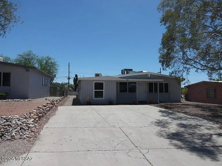 808 E Waverly St #A — Photo 3