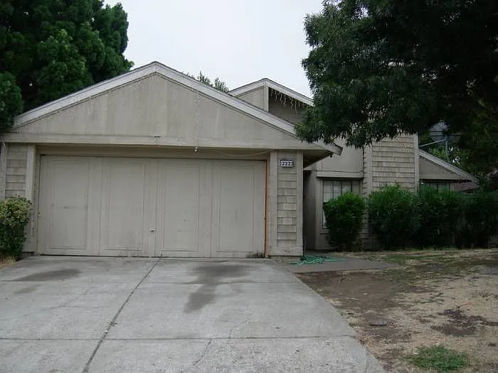 2223 Lynbrook Dr photo 1