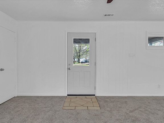 5th image of 3551 SW Westview Ave