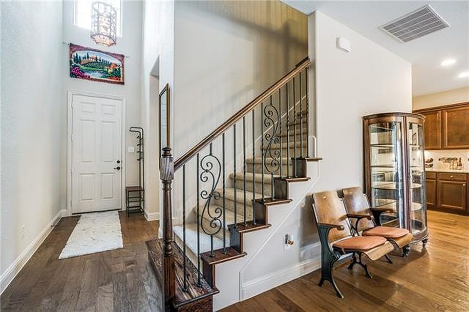 1st image of 2513 Jackson Dr #2513