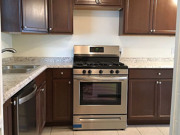 3rd image of 287 Victor Ave