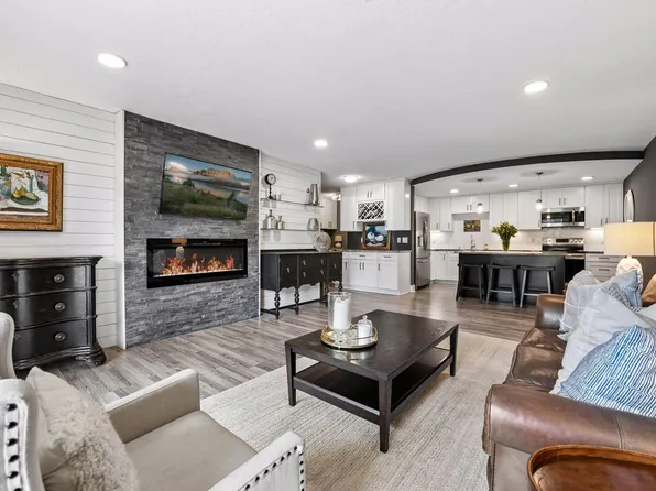 10411 Cedar Lake Rd APT 217, Minnetonka, MN 55305
